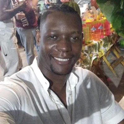 Carlos Ferreira, fundador e editor do OndeAchar, sorrindo em foto de perfil